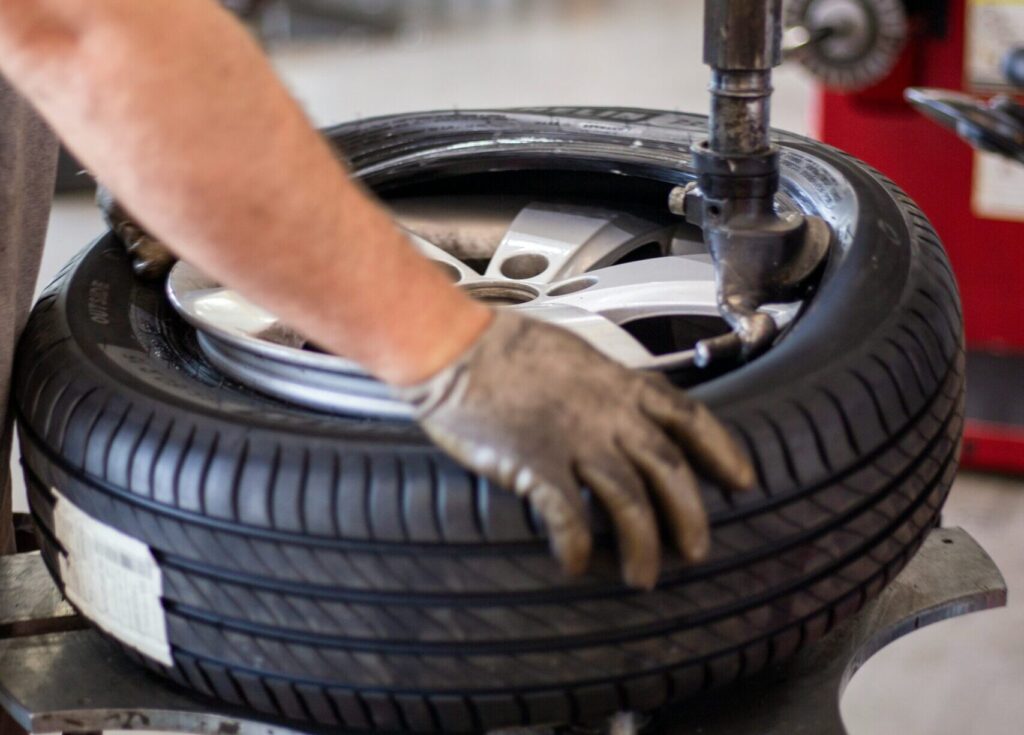 Dækservice autohuset js